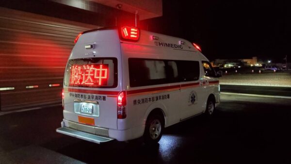 施設前の救急車